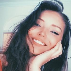 Meet your Posher, Camelia